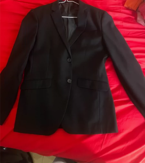 男士西服，9.9新如图 感兴趣的话点“我想...