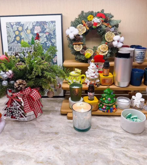 圣诞夜香薰  有着很好闻的姜饼屋味道的香薰...