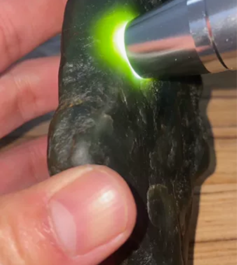 #玉石 型好 岫玉 翠青 肉质干净 整体肉...