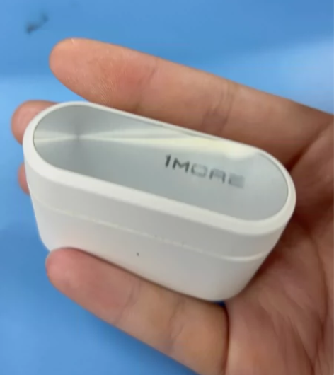 没有任何功能损坏.自用的耳机 出.降噪很不...