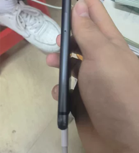 苹果8美版无锁64g前后爆换过电池可刀 感...