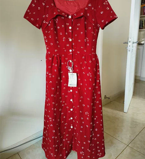 ?小丽红与黑吊带碎花连衣裙秋装叛逆千金风多...