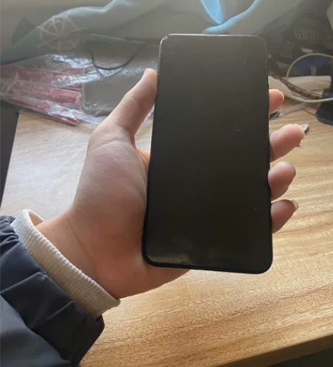 荣耀9X ，8+128G，屏幕上方有一点小...