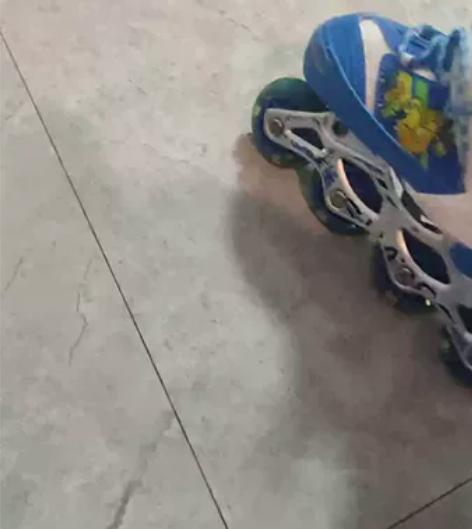 闲置儿童单排溜冰鞋旱冰鞋，原价一百多一套，3岁小朋友左右可穿...