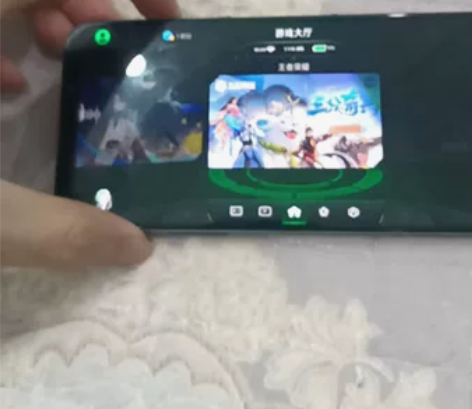 黑鲨2，有烧屏，开机键有一点点不灵敏，其他...