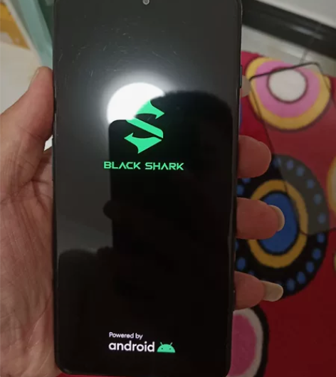 黑鲨4pro 8?256 成色:屏幕有划痕...