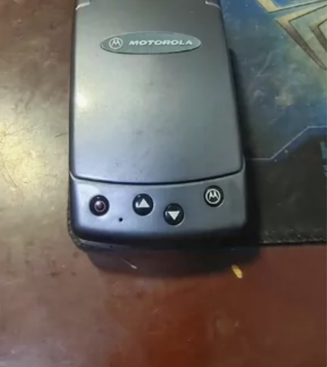 摩托罗拉6188，能开机，有电池，一机一电...