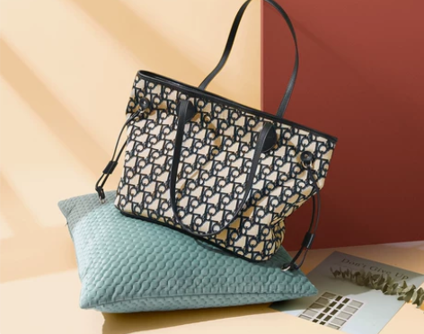 ?toutou2021夏天新款印花大容量托...