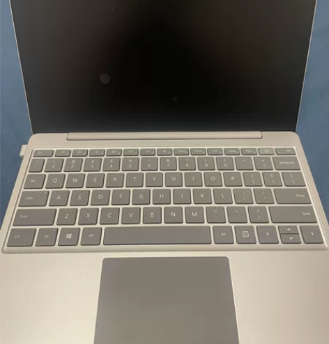 95新 surface laptop go...