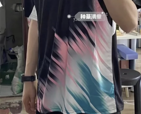 尤尼克斯羽毛球服速干透气男女同款黑白渲染运...