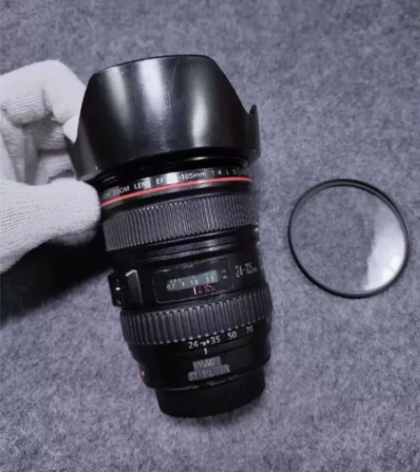 ef24-105 九成新 微灰 缺一个小牙...