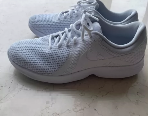 Nike REVOLUTION 4 运动轻...