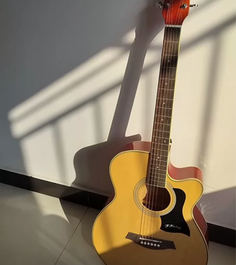 自用吉他  出 突然感兴趣在家附近的乐器店...