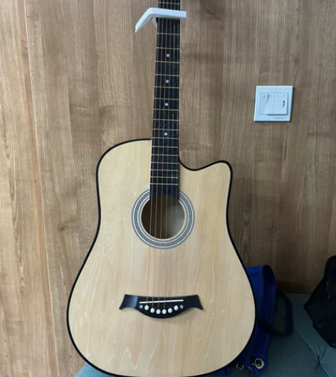 个人闲置一把全新吉他 低价出售38寸原木色...