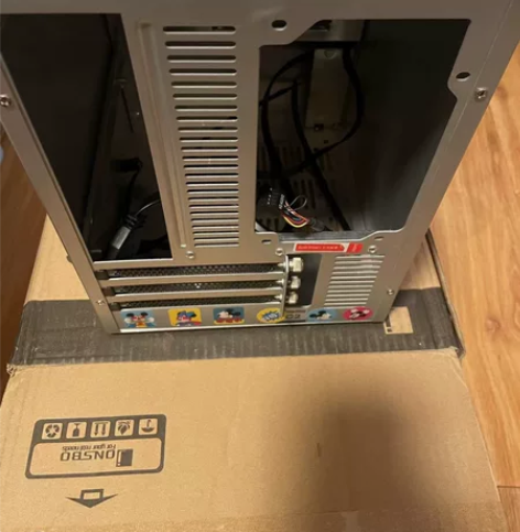 电脑机箱有贴纸但很新 固态硬盘128G20...