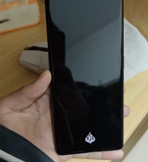 一加Ace2，12+256，黑色，去年八月...