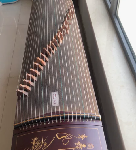 闲置古筝,没用几次,当时给孩子买来学习用的...