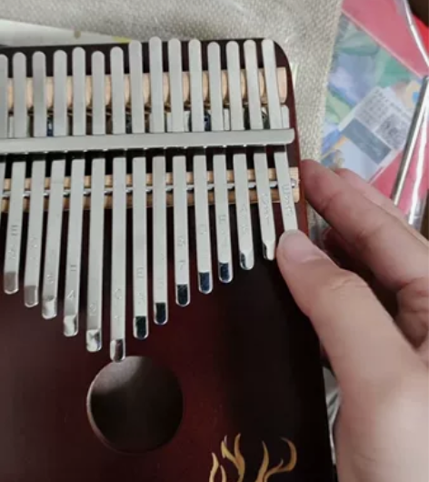 出闲置拇指琴卡林巴琴 以前朋友送的,没有购...