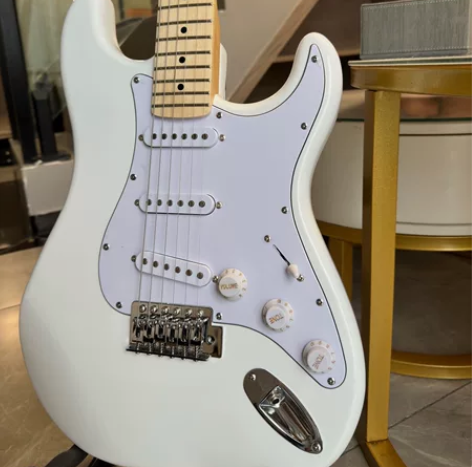 女生个人闲置转让原价2800的电吉他，几乎...