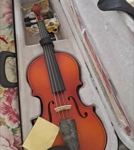 小提琴 适用于身高一米五左右的，11岁左右...