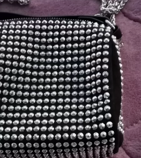 包，镶钻包。高档女士小挎包。 感兴趣的话点...