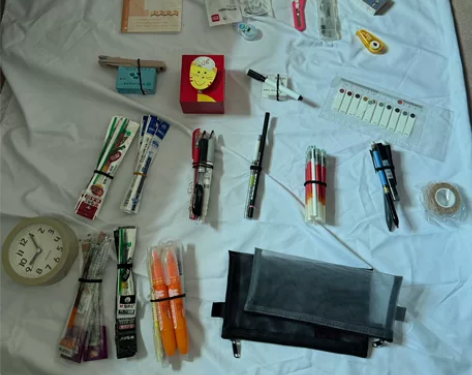 图上全部文具包括：晨光中性笔 荧光笔 笔芯...