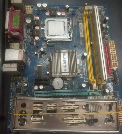 技嘉GA-945GCM-S2C，带挡板，7...