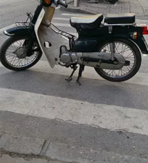 复古嘉陵弯辆摩托车，特别省油，原厂原件车况...