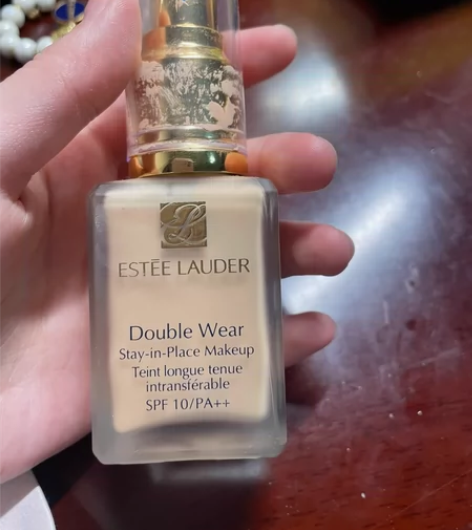 雅诗兰黛DW粉底液 用量不超过五次 感兴趣...