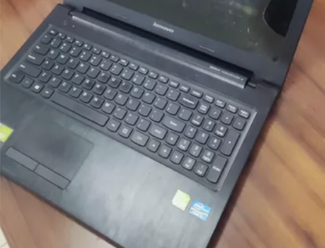 公司闲置二手笔记本，比较老旧，能开机进入桌...