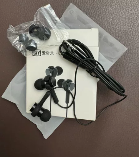爱奇艺有线耳机全新12元包邮 感兴趣的话点...
