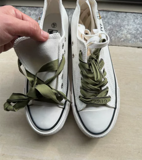 全新帆布鞋,买来一直闲置,有喜欢的便宜带走...