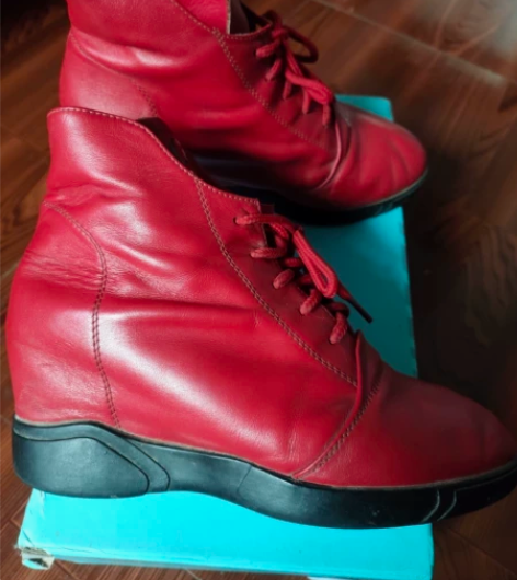 红色内增高女鞋全真皮，七八成新，上脚很好看...