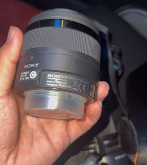 索尼A77相机,机身配原装99成新18-5...