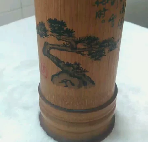 #古玩捡漏#老旧竹子绘青松笔筒 莫干山竹笔...