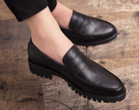 秋季布洛克雕花男鞋英伦韩版流苏一脚蹬潮鞋黑...