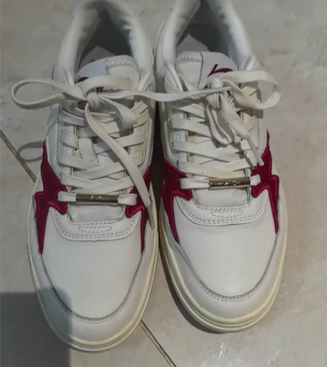 李宁1990经典运动鞋 38码 感兴趣的话...