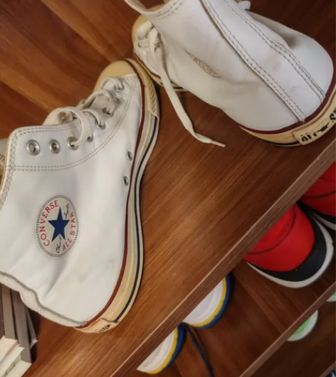 匡威经典高帮皮面，尺码43，鞋底氧化，50...