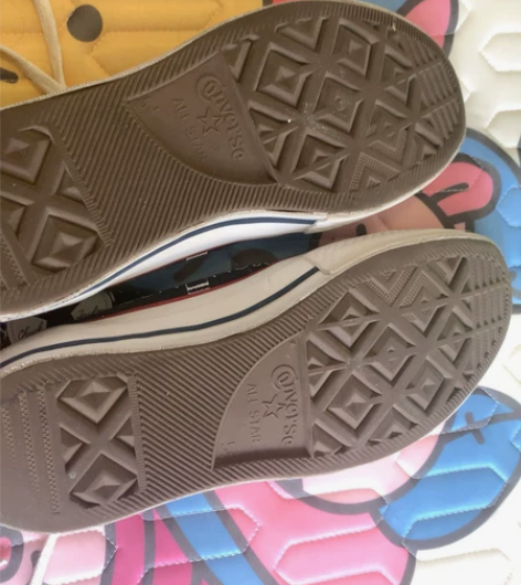 匡威jw联名高帮帆布鞋黑色 感兴趣的话点“...