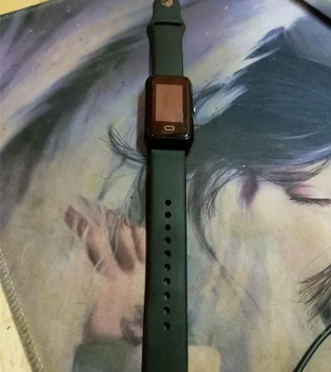 正港电话手表，外形比较隐蔽，看起来像电子表...