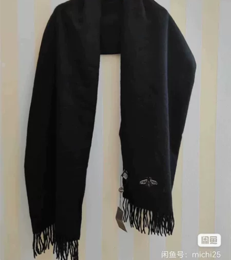 Gucci小蜜蜂刺绣羊毛围巾 朋友送的 未...