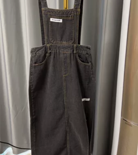 复古色牛仔背带裙，全新，均码，特价15.9...