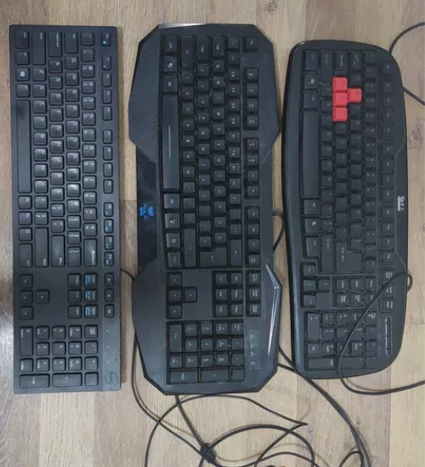 USB有线键盘，2个自用的， 其中图里带蓝...