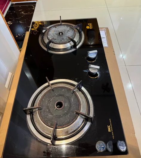 红日牌天然气灶 外观及双灶完好 火力强劲！...