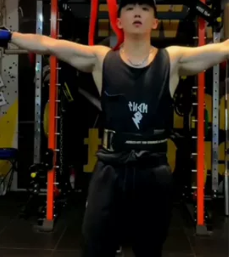 健身咨询包括减脂增肌塑型产前产后，支持线上...