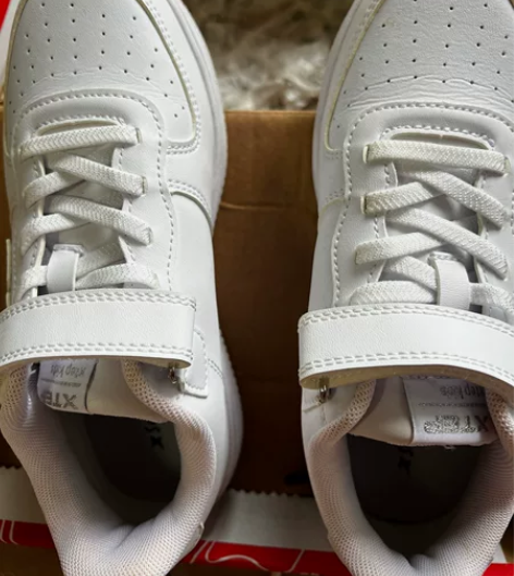 特步小白鞋，32码，给娃买了参加广播操比赛...