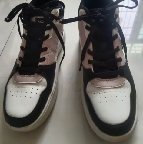 特步女鞋板鞋女秋冬高帮运动鞋空军一号鞋子正...