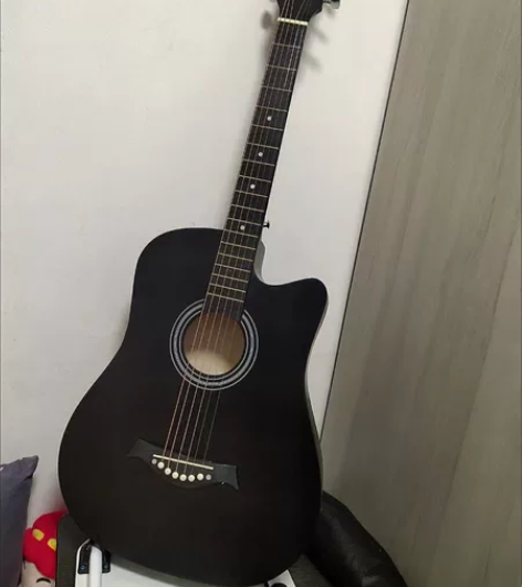 要搬家了带不走，原价六百多买的几乎全新吉他...