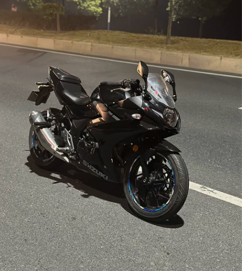 铃木gsx250！高配前后双通abs、黑武...