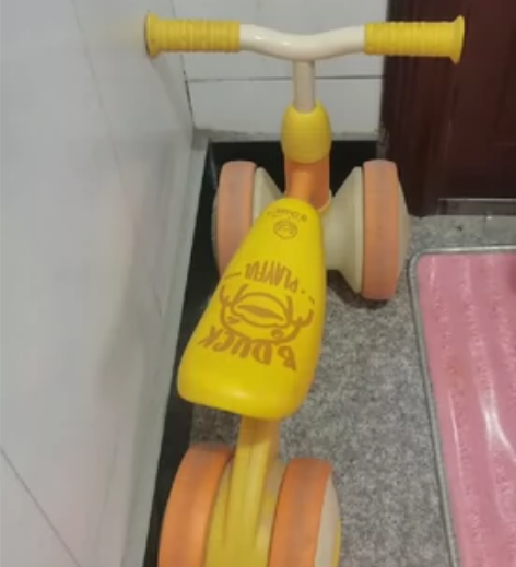 乐的儿童平衡车 品牌的，明显使用痕迹￥60...